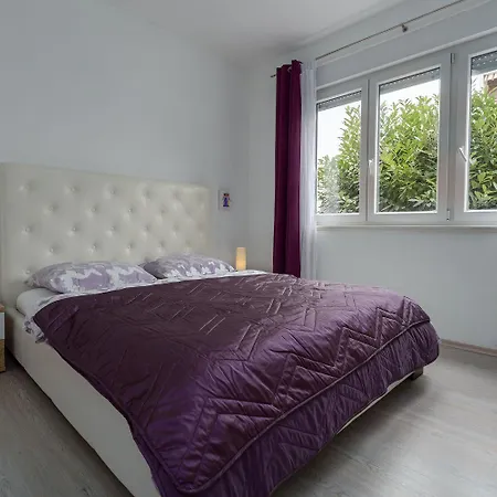 Modernes Nur 300 Meter Zum Mit Terrasse, Privatparkplatz, Wifi Daire