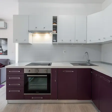 Modernes Nur 300 Meter Zum Mit Terrasse, Privatparkplatz, Wifi Daire *