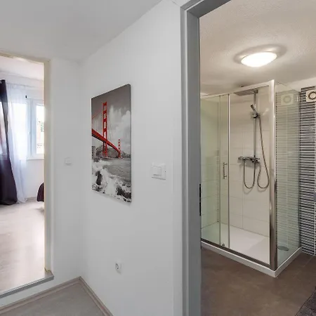 Modernes Nur 300 Meter Zum Mit Terrasse, Privatparkplatz, Wifi * Poreč