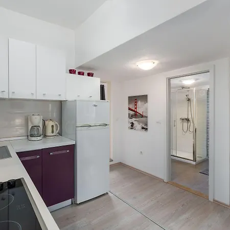 Modernes Nur 300 Meter Zum Mit Terrasse, Privatparkplatz, Wifi * Poreč