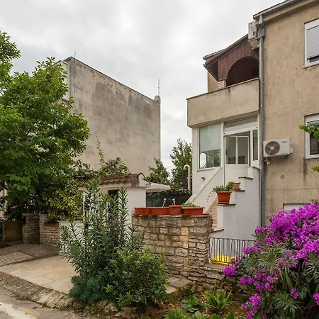 Modernes Nur 300 Meter Zum Mit Terrasse, Privatparkplatz, Wifi Daire